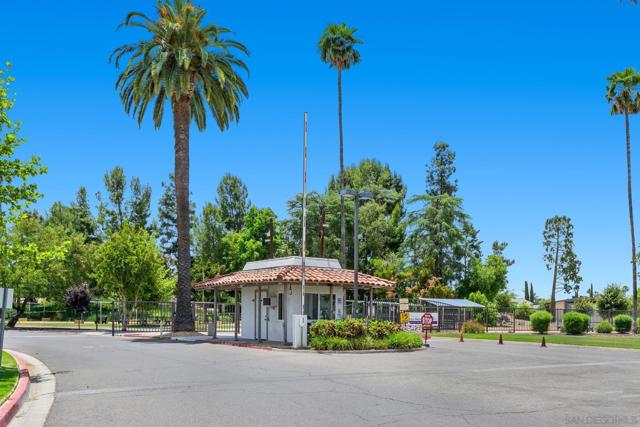 5001 W Florida Avenue, Hemet CA: https://media.crmls.org/mediaz/6adc8b04-7cea-4f80-b5d0-1e37b36c436d.jpg