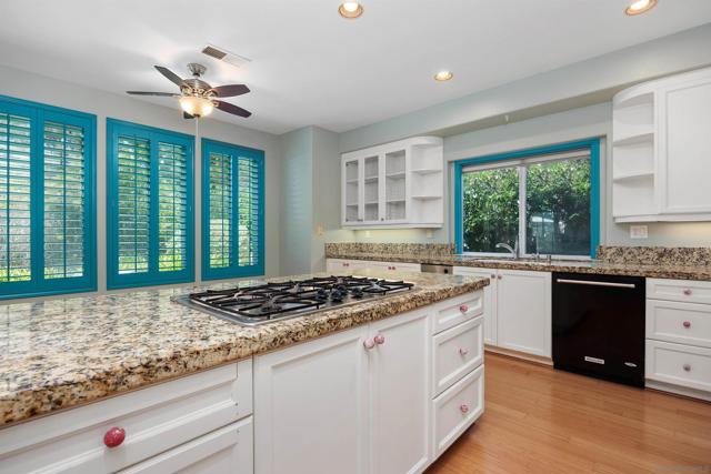 12722 Sandy Crest Ct, San Diego CA: https://media.crmls.org/mediaz/6adca596-42d5-468a-b199-b02fce89409d.jpg
