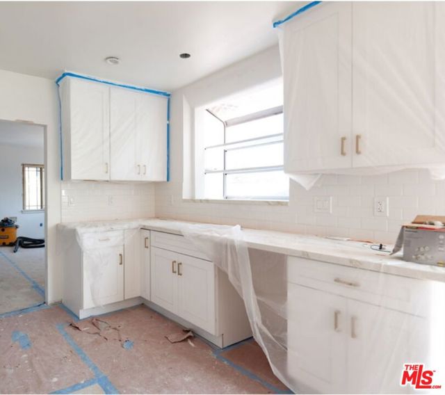 4218 W 58th Place, Los Angeles CA: https://media.crmls.org/mediaz/6add34b8-c696-4c53-8252-96c8be37dac8.jpg