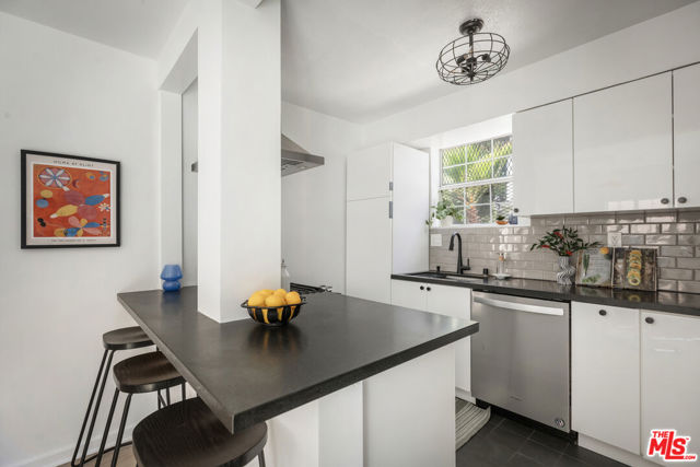 329 N Avenue 57, Los Angeles CA: https://media.crmls.org/mediaz/6addc519-5837-4779-af1c-afd11f2a915a.jpg