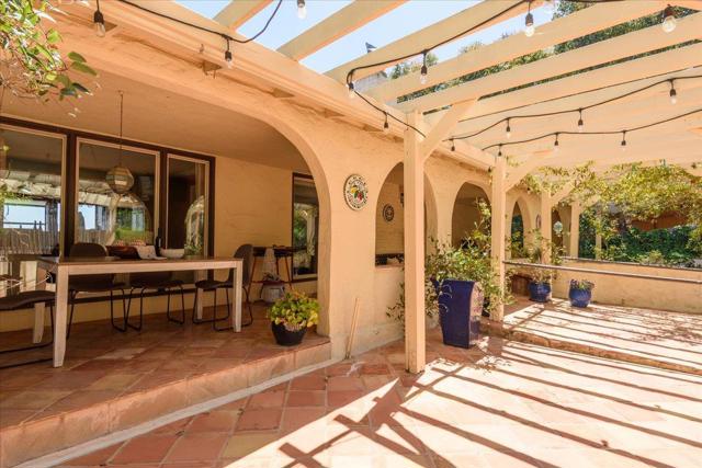 1720 Hillman Avenue, Belmont CA: https://media.crmls.org/mediaz/6ade6250-9271-422d-b637-2a6da40c5705.jpg