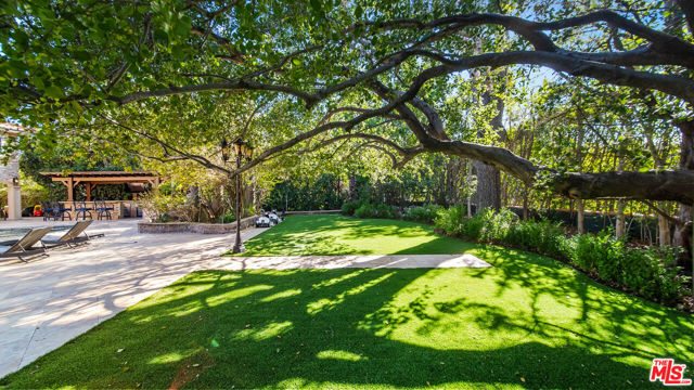 10801 Bothwell Road, Chatsworth CA: https://media.crmls.org/mediaz/6ade83bc-2dfa-49a7-b727-aecfa20aa739.jpg