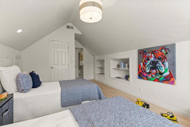 2982 Arguello Drive, Burlingame CA: https://media.crmls.org/mediaz/6ade87cd-90d5-47f4-bfdf-a75c865ed481.jpg