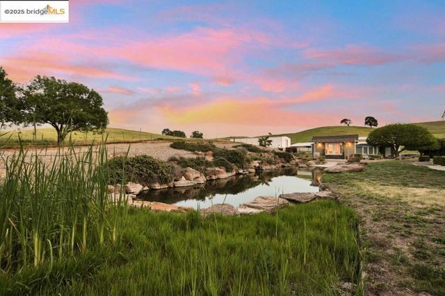 9050 Deer Valley Rd, Brentwood CA: https://media.crmls.org/mediaz/6adf63d8-493c-442d-a6a8-2584a41ccd9e.jpg