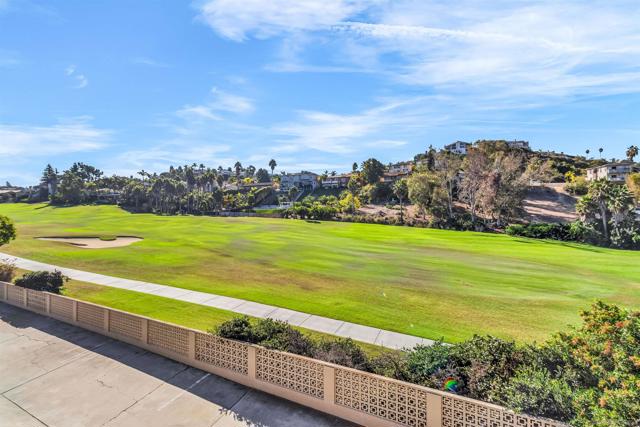 2507 Navarra Dr, Carlsbad CA: https://media.crmls.org/mediaz/6adf7baf-021d-4a0a-b26d-64d806cefba9.jpg