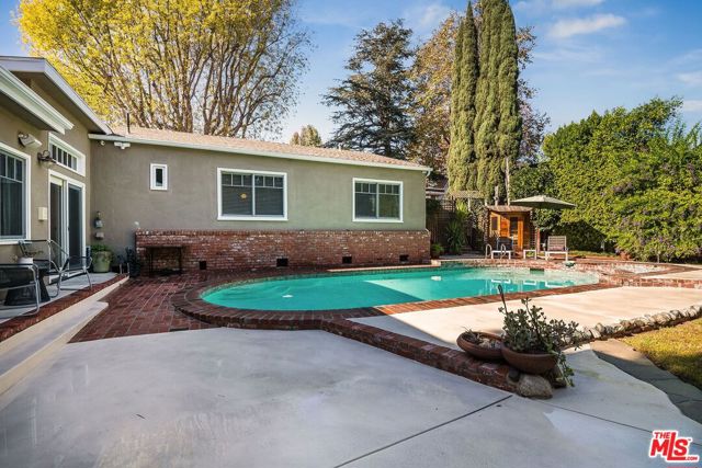 4538 Lemp Avenue, Studio City CA: https://media.crmls.org/mediaz/6adffaad-4df6-4b59-96b2-f75ff23fc32a.jpg