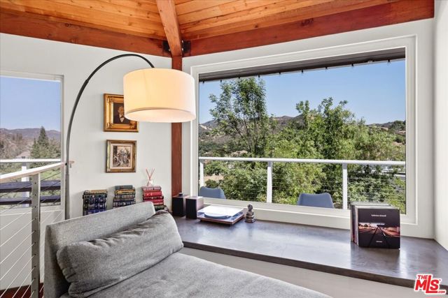 1746 Deerhill Trail, Topanga CA: https://media.crmls.org/mediaz/6ae029a4-f6b0-469c-848a-a2016b808d35.jpg
