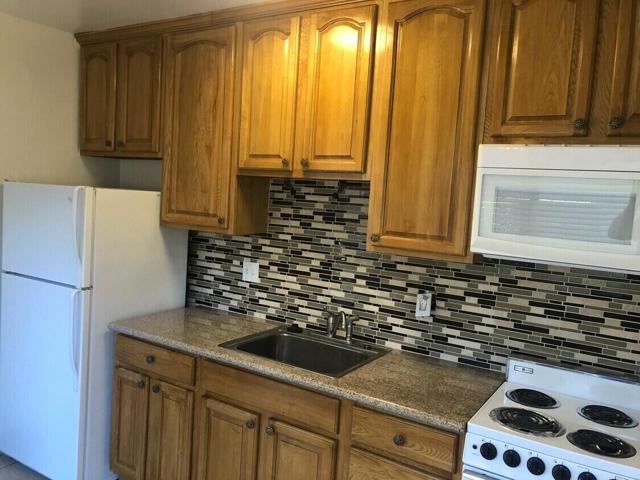 588 E Mel Avenue, Palm Springs CA: https://media.crmls.org/mediaz/6ae08a89-63e6-4b7d-98ff-5851ec0b8b41.jpg