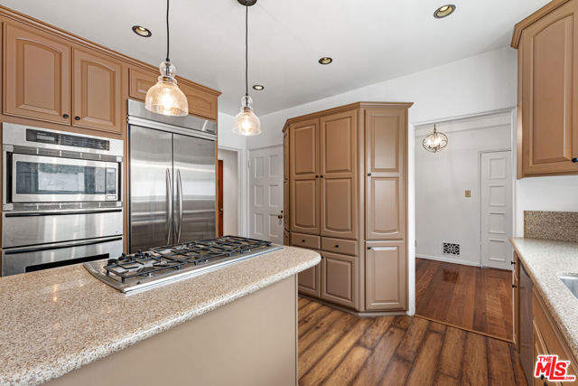 931 S Ogden Drive, Los Angeles CA: https://media.crmls.org/mediaz/6ae0a574-469e-40d2-844b-37bd8a8422fc.jpg