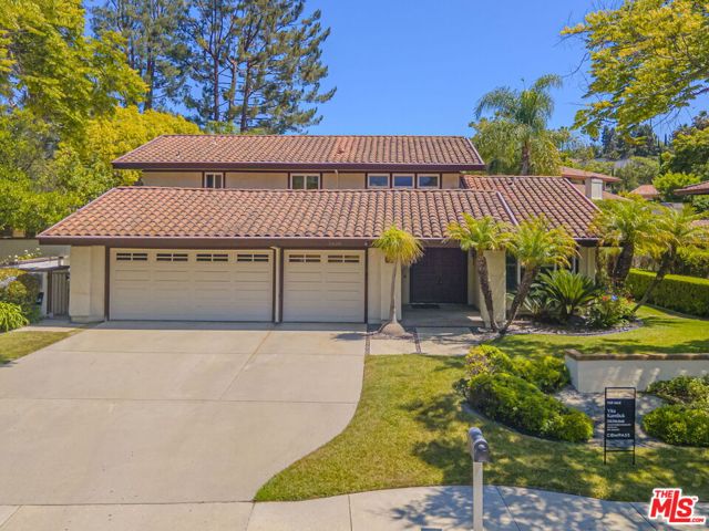 3926 Corte Cancion, Thousand Oaks CA: https://media.crmls.org/mediaz/6ae0b21d-f23a-46a5-bf81-a97121979d53.jpg
