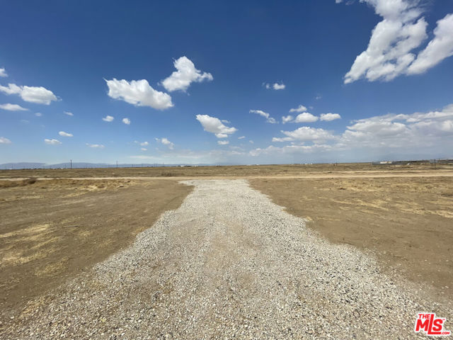 55 E Avenue D4, Lancaster CA: https://media.crmls.org/mediaz/6ae0e46e-6fb8-4fa1-8cd2-a94cf24d0a88.jpg