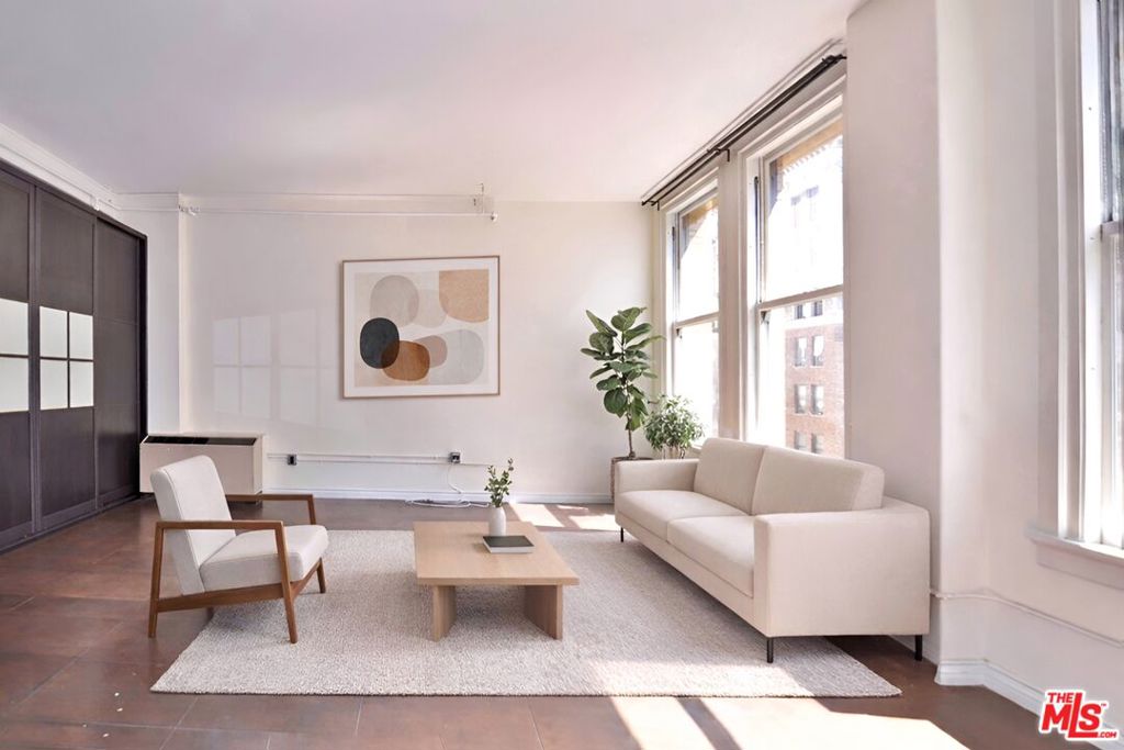 215 W 7th Street #907