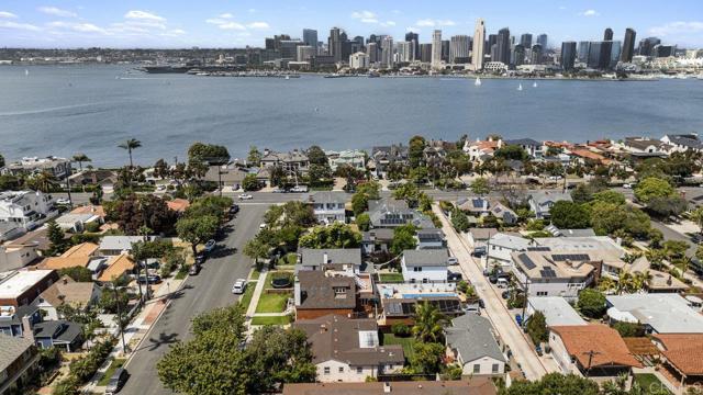 131 H Avenue, Coronado CA: https://media.crmls.org/mediaz/6ae12613-558d-4f2b-a274-643ba3b8c1e3.jpg