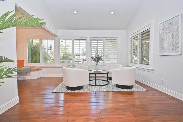 7776 Dublin Green Ct, Dublin CA: https://media.crmls.org/mediaz/6ae1279d-ff17-43ec-9117-2296ede7759d.jpg
