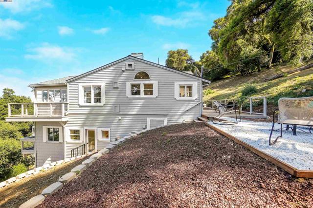 102 Castlewood Dr, Pleasanton CA: https://media.crmls.org/mediaz/6ae26b47-30f5-4368-b19e-bf5c50c36df6.jpg