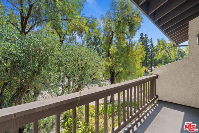 5757 Owensmouth Avenue, Woodland Hills CA: https://media.crmls.org/mediaz/6ae29f67-b6c3-4810-845a-6ec94ce8dd60.jpg