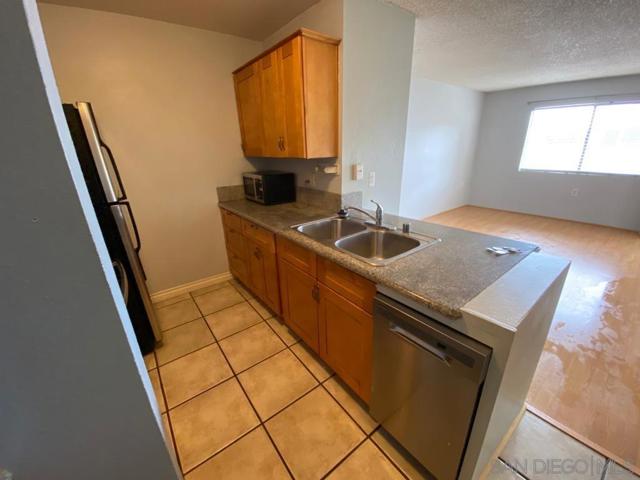 6670 University Ave, San Diego CA: https://media.crmls.org/mediaz/6ae2d564-5ca2-4b7d-9c9f-c6a0587cb0a2.jpg