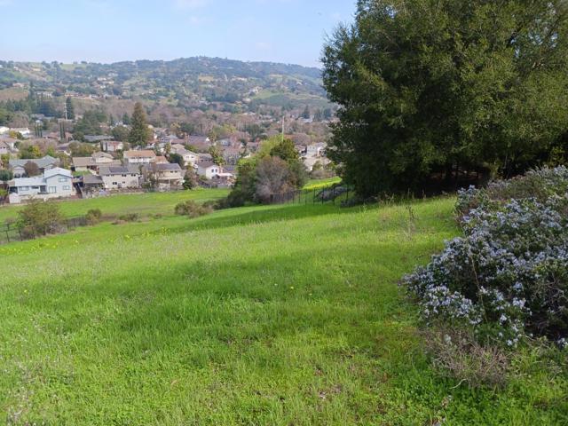 993 Woodview Place, San Jose CA: https://media.crmls.org/mediaz/6ae2fb2c-7023-4976-a39f-4b3abca87faa.jpg