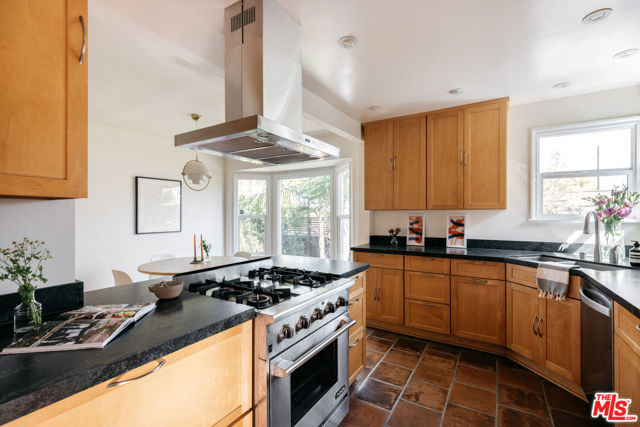 1013 AMOROSO Place photo 8