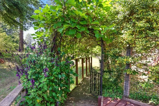 132 Pax Place Court, Aptos CA: https://media.crmls.org/mediaz/6ae39a20-113a-4114-af9c-23cbdf5179dd.jpg