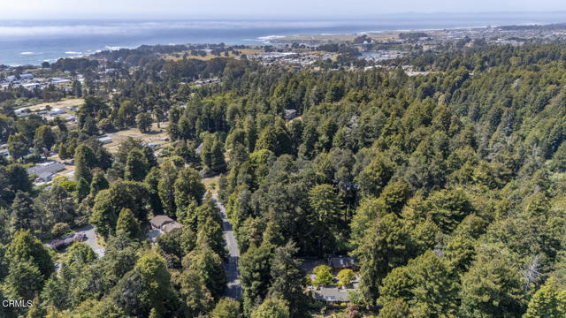32450 32450 Simpson Lane, Fort Bragg CA: https://media.crmls.org/mediaz/6ae3b130-c660-4c11-88d0-840903c9e8da.jpg