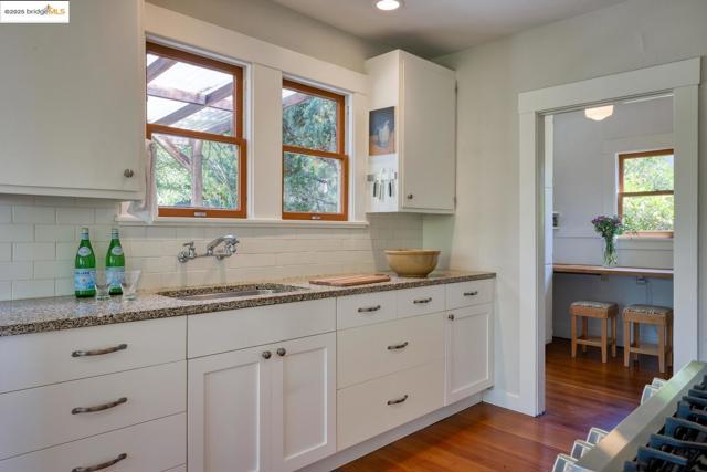 2901 Monticello AVE, Oakland CA: https://media.crmls.org/mediaz/6ae3e0f3-025a-410a-bece-0ede7b697271.jpg