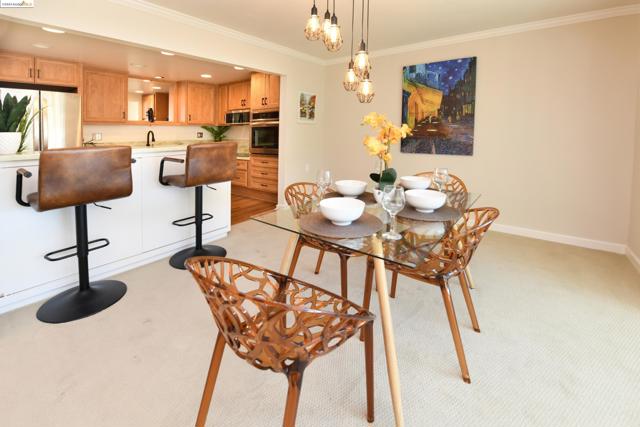 1910 Skycrest Dr, Walnut Creek CA: https://media.crmls.org/mediaz/6ae41c65-0b2c-4792-be1f-4ed88e07c3f7.jpg