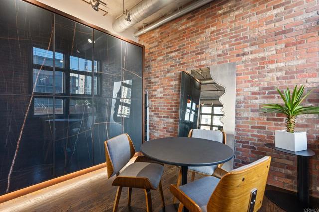 877 Island Avenue, San Diego CA: https://media.crmls.org/mediaz/6ae4af17-691f-4839-ad9c-7de987368321.jpg