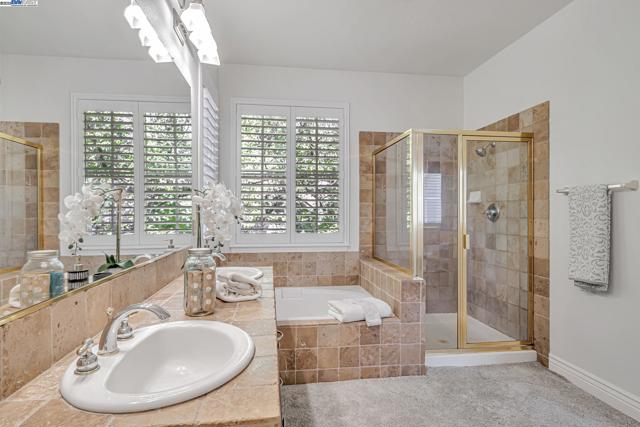 260 Abigail Cir, Danville CA: https://media.crmls.org/mediaz/6ae562ec-af70-4281-873d-da69cb515155.jpg