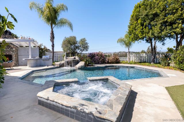 16334 Woodson View Rd, Poway CA: https://media.crmls.org/mediaz/6ae57e76-8ac0-43d7-9a12-51be5e251a88.jpg