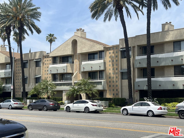 19009 Sherman Way, Reseda CA: https://media.crmls.org/mediaz/6ae60502-ccaa-4139-9ef2-030d17011367.jpg