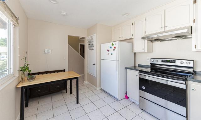 477 Clifford Ct, Bay Point CA: https://media.crmls.org/mediaz/6ae633be-1060-4e94-a6c2-b752e2abb946.jpg