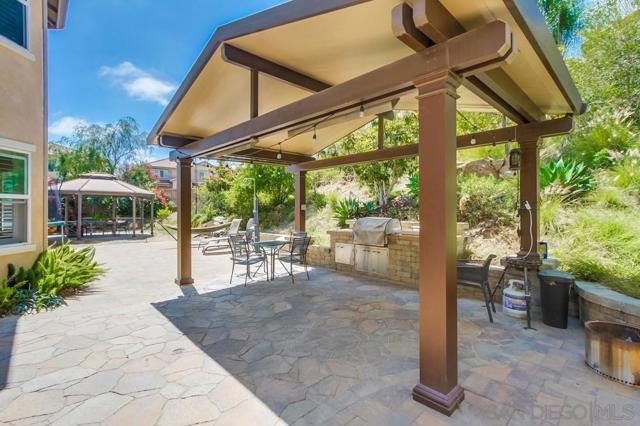 908 Hydra Ct, San Marcos CA: https://media.crmls.org/mediaz/6ae691cd-0824-4357-95c1-33305bb3e4b2.jpg