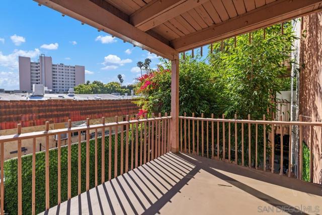 2600 TORRY PINES RD. #B27, La Jolla CA: https://media.crmls.org/mediaz/6ae69510-8b2c-4aa2-b71a-2232d5375b9d.jpg