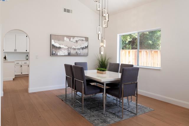 3846 Sheffield Cir, Danville CA: https://media.crmls.org/mediaz/6ae6c3bc-6b09-4d6d-9b12-72053d557d8e.jpg