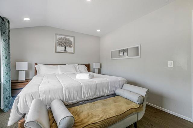 2739 Saint Giles Lane, Mountain View CA: https://media.crmls.org/mediaz/6ae6d249-895c-4666-a6be-2413fcae9893.jpg