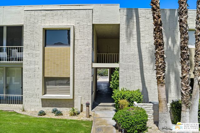 493 Desert Lakes Drive, Palm Springs CA: https://media.crmls.org/mediaz/6ae6f10b-f232-4702-adbe-257d900c9f4c.jpg
