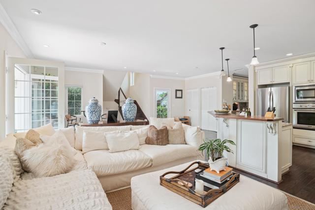 7824 Exchange Pl, La Jolla CA: https://media.crmls.org/mediaz/6ae75223-45db-4de1-8147-e83952ceb51a.jpg