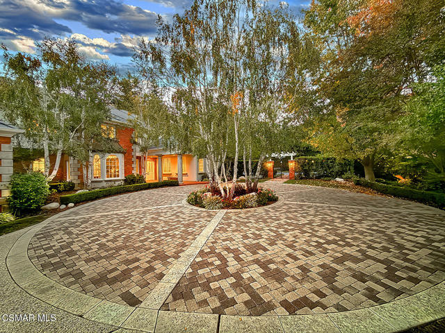 581 Lakeview Canyon Road, Westlake Village CA: https://media.crmls.org/mediaz/6ae7ac80-84f3-449c-87f3-2e890e086f30.jpg