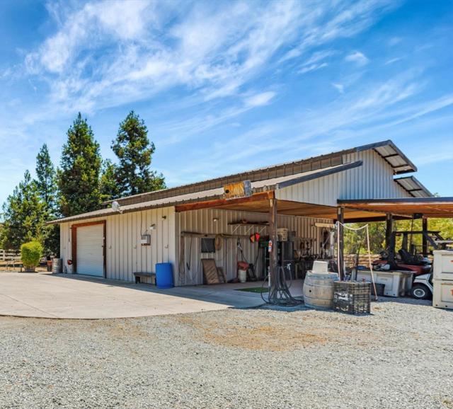 1152 Little River Drive, Hollister CA: https://media.crmls.org/mediaz/6ae838c0-2491-4121-8820-ae04cdd79608.jpg