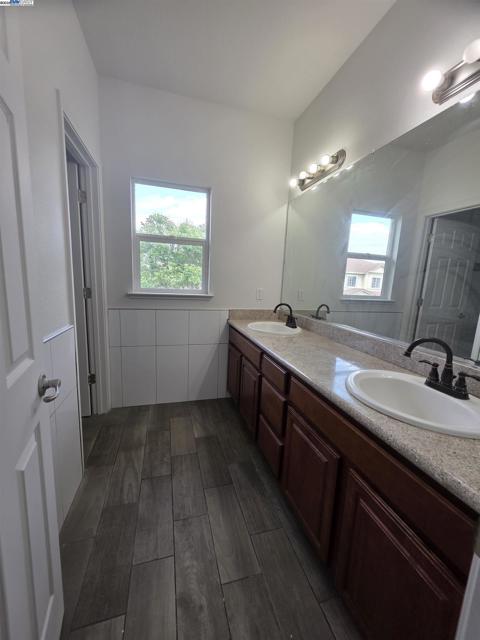 254 Peach Leaf Way, Sacramento CA: https://media.crmls.org/mediaz/6ae8560b-bd26-4cb4-9852-33dc5eaf68df.jpg