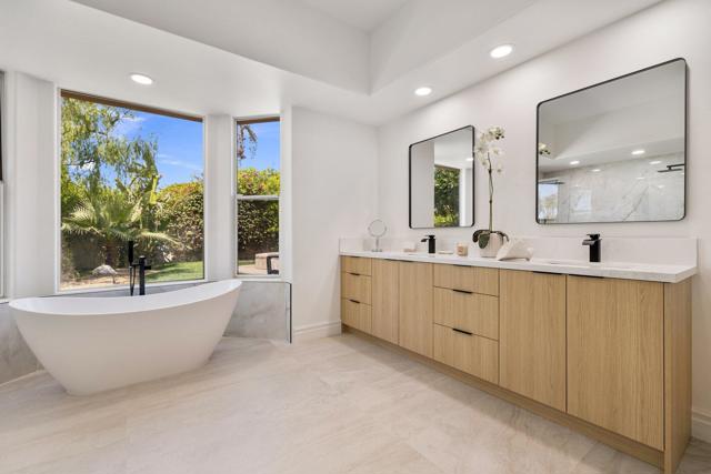 7 King Edward Court, Rancho Mirage CA: https://media.crmls.org/mediaz/6ae8795d-ae02-4846-8578-9e9e8ad8472c.jpg