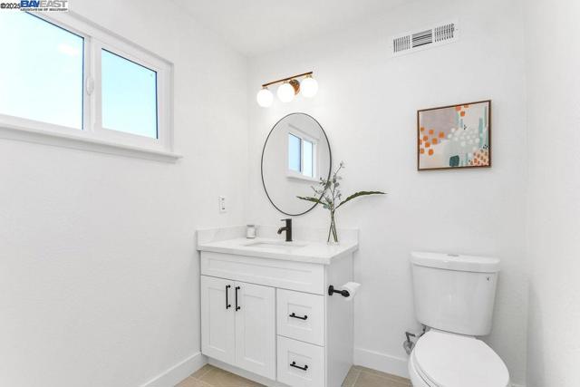 8794 Wicklow Ln, Dublin CA: https://media.crmls.org/mediaz/6ae8982f-76d8-49b6-bd18-14d942d7a742.jpg