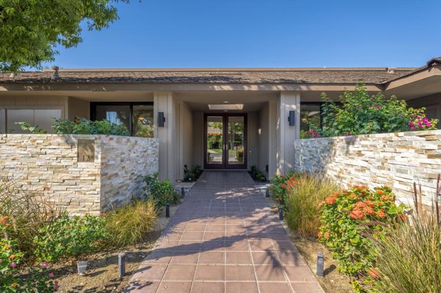 12 Whittier Court, Rancho Mirage CA: https://media.crmls.org/mediaz/6ae8984e-9070-4c6c-8870-c84011bc5cc8.jpg