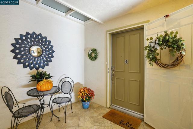 3417 Tice Creek, Walnut Creek CA: https://media.crmls.org/mediaz/6ae89a84-77fb-44df-8798-597946e6f659.jpg