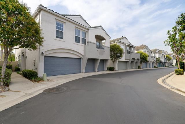 7561 Hazard Center Drive, San Diego CA: https://media.crmls.org/mediaz/6ae94a2d-3b37-433b-984b-7ddde70ee972.jpg