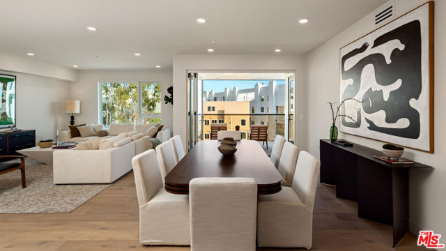 505 Barrington, Los Angeles CA: https://media.crmls.org/mediaz/6ae94d29-afd1-4ffb-93e1-15a3d852141f.jpg