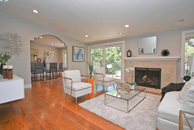 38 Saint Stephens Dr., Orinda CA: https://media.crmls.org/mediaz/6ae9851a-a2b1-46c8-8fcf-2113c92d9ad2.jpg