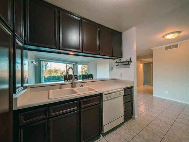 Detail Gallery Image 8 of 39 For 5706 Baltimore Dr #341,  La Mesa,  CA 91942 - 1 Beds | 1 Baths