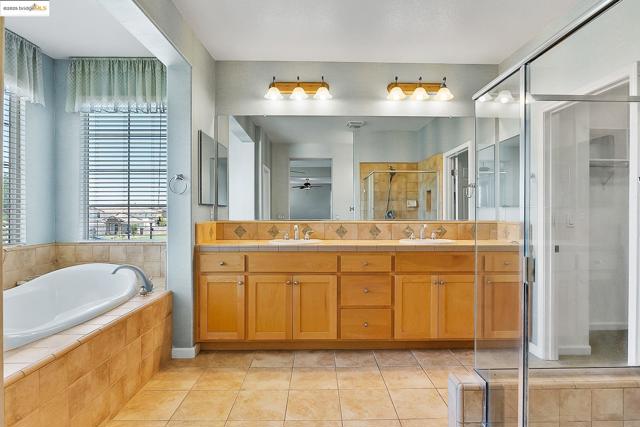 906 Natoma Ct, Discovery Bay CA: https://media.crmls.org/mediaz/6aea92a8-23e3-445d-be10-ed6fa35b224a.jpg